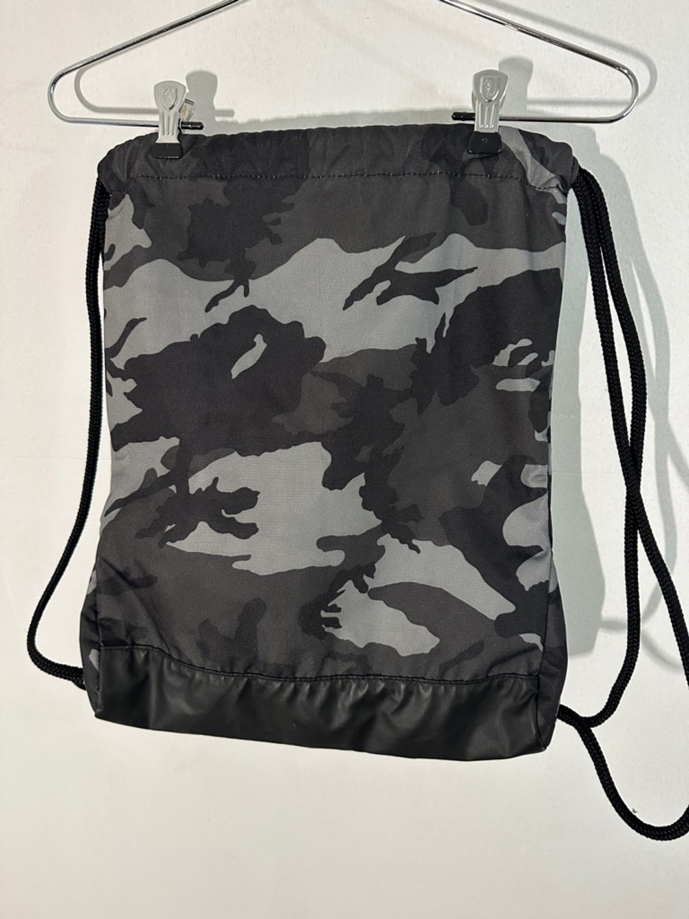 Nike Men's Gray & Black Camo Drawstring Backpack - Picture 7 of 7